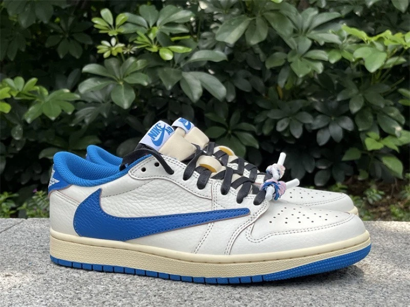 Fragment Design x Travis Scott x Jordan 1 Low OG SP 'Sail Military Blue' Foto 3 de 4