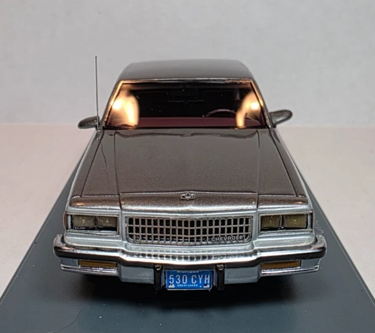 Neo Scale Models 1:43 1985 Chevrolet Caprice Classic Medium Gray Met/Silver Met - Image 2 of 4