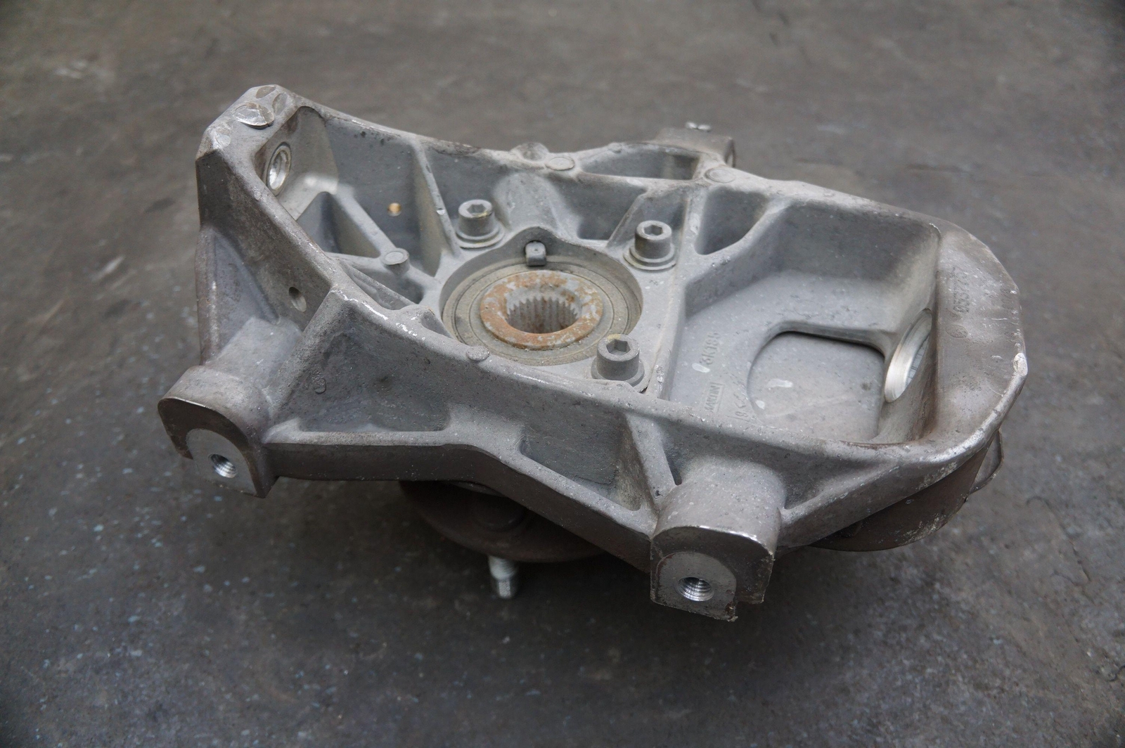 Front Left Driver Side Spindle Knuckle Hub Aston Martin Db9 04-12 V8 Vantage