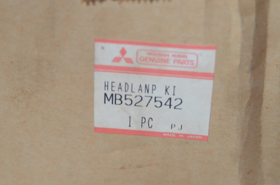 NOS 1987-88 Dodge Colt RH Headlight Bulb Assy w/ Bracket 89-92 Canada Market 100 - Image 3 of 4