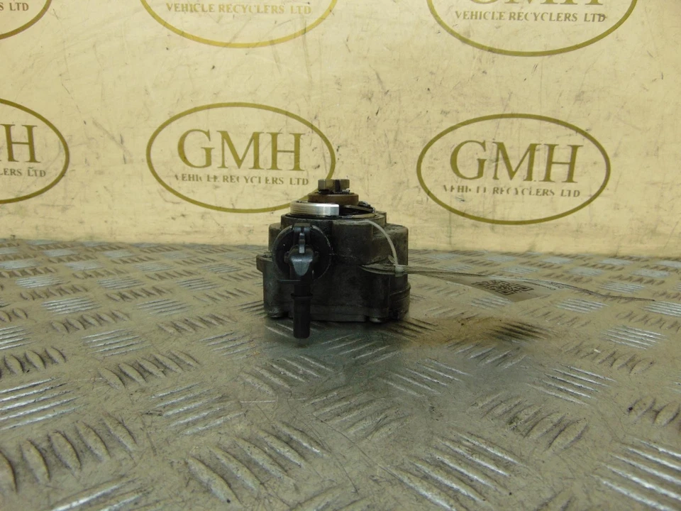 Ford Focus C Max Vacuum Pump D156-1c2710n Mk1 1.6 Diesel 2003-2010D - Image 2 of 4