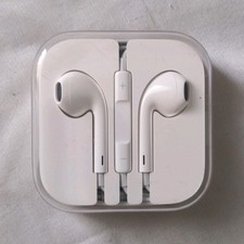 Apple EarPods Wired In-Ear Headphones White 3.5mm Jack Built-In Mic