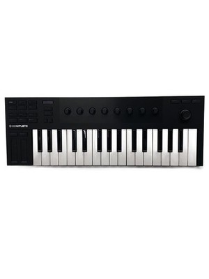 NATIVE INSTRUMENTS Synthesizer M32 MIDI Keyboard Used