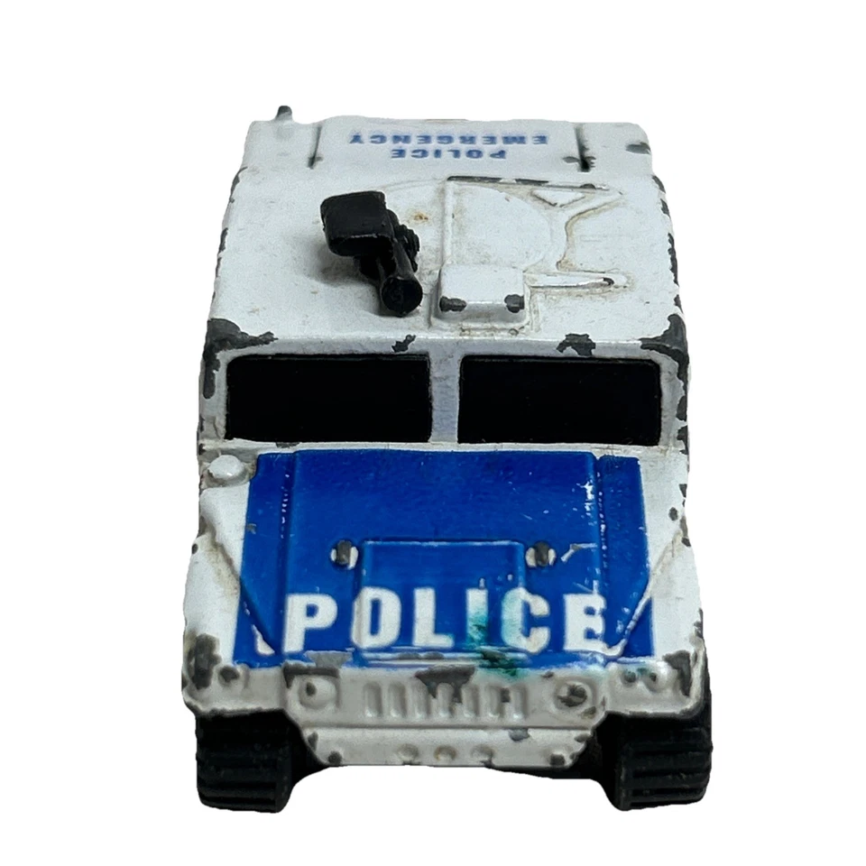 LOT OF 3 Matchbox 1:64 Cars - Hummer - Land Rover - Mazda Rx-7 - Image 3 of 4