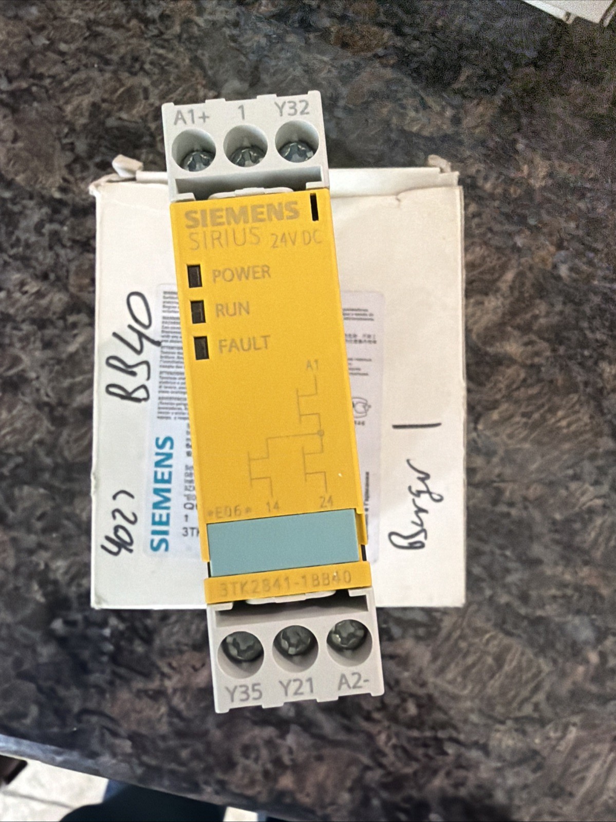 Siemens 3TK2841-1BB40 Safety Relay NEW