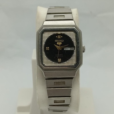 Condition: Watch is in Working Condition.I m Selling As It Defects: Some scratch