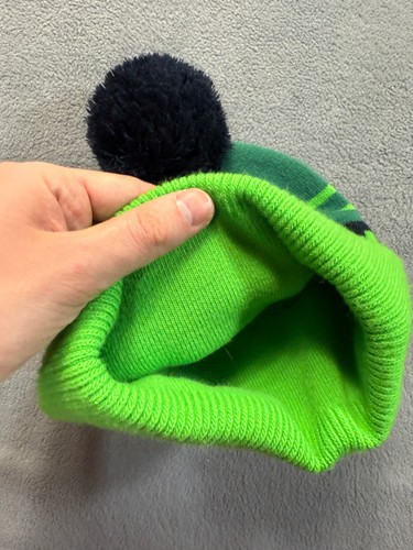 Kids Helly Hansen Green winter hat pom pom beanie size 49-50 - Picture 4 of 5