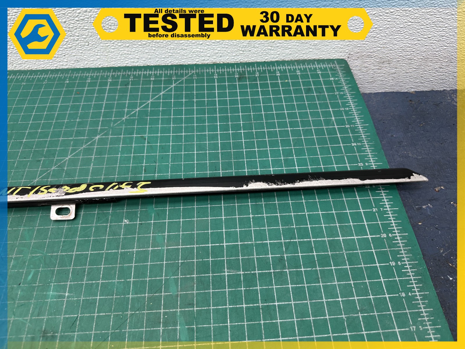 06-12 BENTLEY Flying Spur FRONT RIGHT DOOR WINDOW OUTER WEATHERSTRIP SEAL OEM