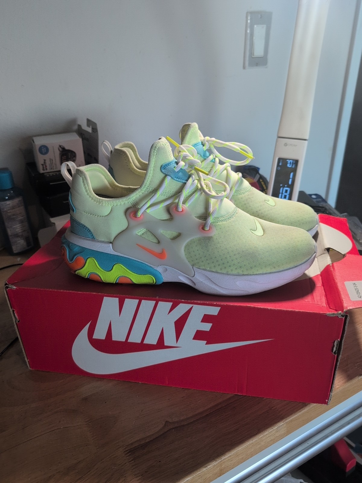 Men 10.5 US Nike React Presto Barely Volt Men Sne… - image 1