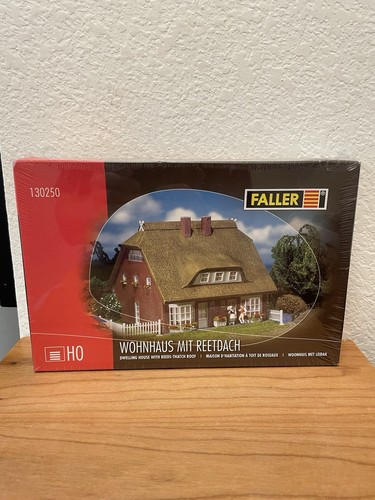 NUEVO Faller 'HO' Calibre Vivienda con Cañas-Paja Techo Kit de Construcción 130250 | Condition: New