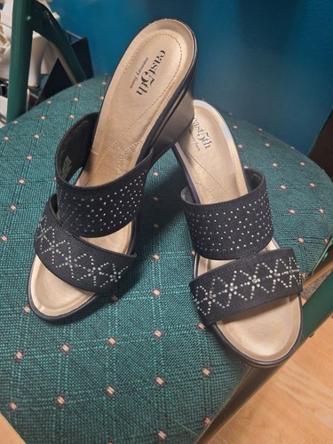 East 5th schwarz mit silbernen Nieten Slipper Keilabsatz Sandalen Memory Foam Gr. 6