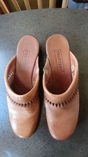Womens 9 1/2 M Trotters Comfort Shoes Mules Tan/Brown Twist Leather Design