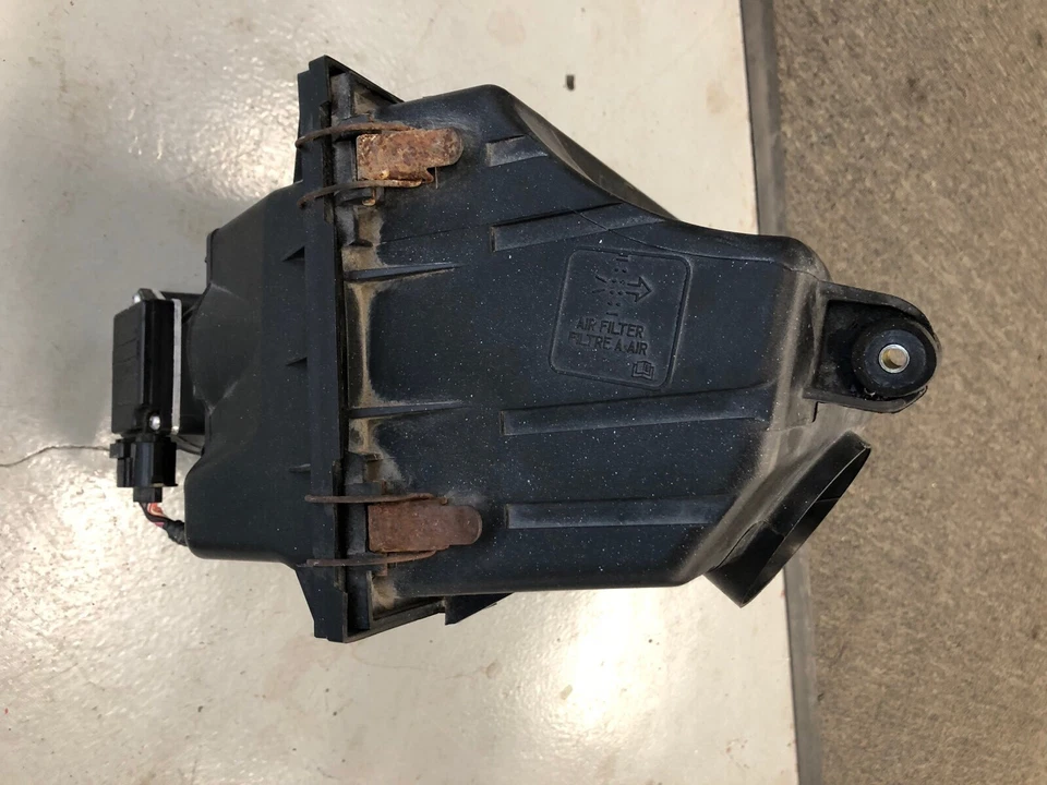 2001-2004 Ford Escape 3.0L Air Cleaner Box w/ MAF Sensor OEM  - Image 4 of 4