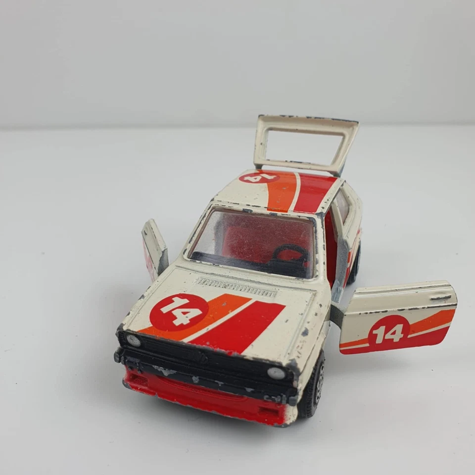 Coche de rally vintage Corgi Toy Volkswagen VW Polo Mark 1 Turbo #14 Foto 2 de 4