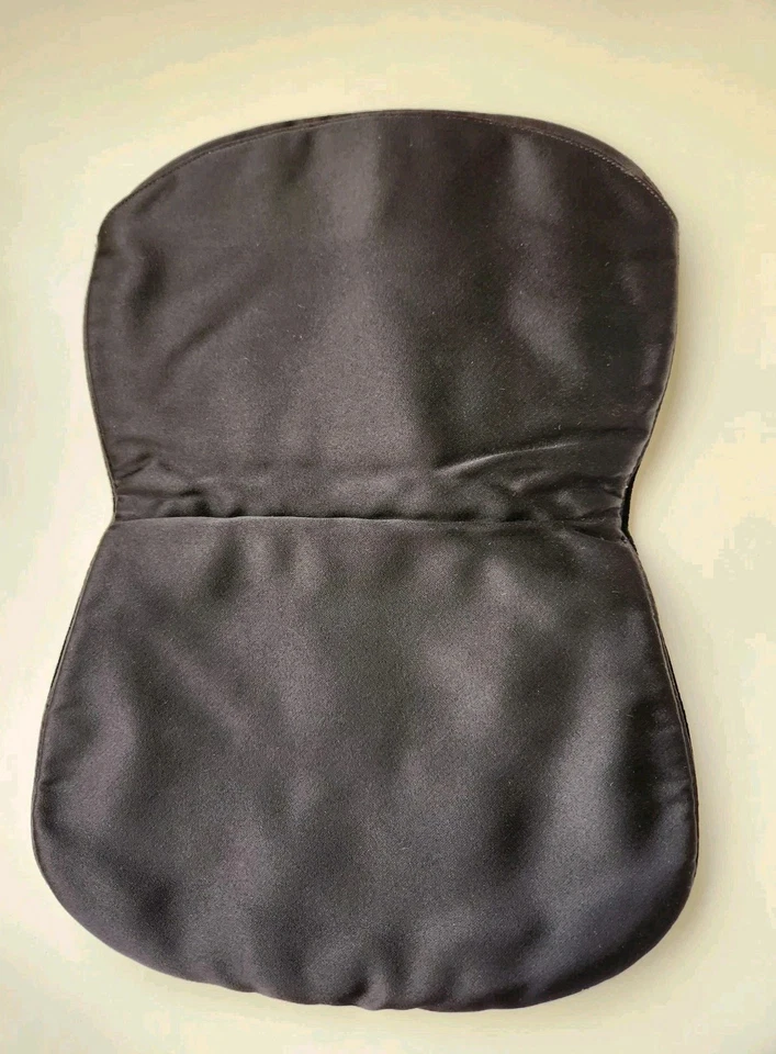 Bolso sin asas vintage pequeño de terciopelo negro con lazo y monedero Foto 3 de 4