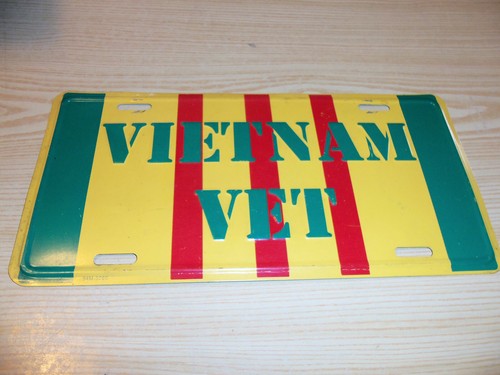 VIETNAM VET Car Metal License Plate - Green Yellow Red - 94M-5066 - Picture 4 of 4