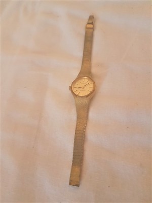Aus einer Auflösung: schöne Dugena Quartz Armbanduhr
