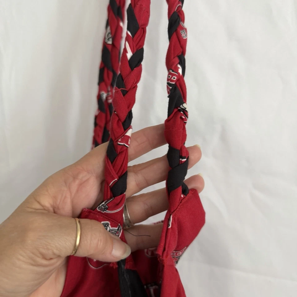 Bolso Hobo Alabama Tide Hecho a Mano Rojo y Negro Usado Foto 2 de 4