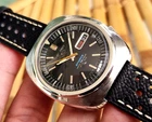 VINTAGE SEIKO 5 SPORTS AUTOMATIC 7019-6000 BLACK DIAL RARE.
