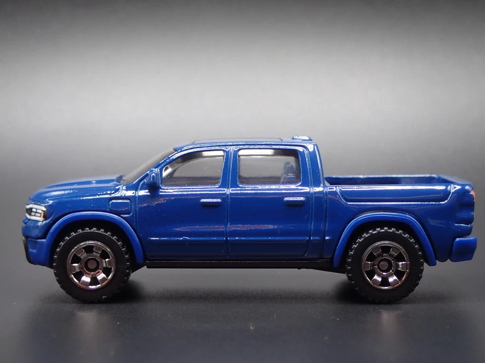 RAM 1500 EV PICKUP Camion Concetto Modello Diecast Collezionabile In Scala 1/64 - Immagine 2 di 4