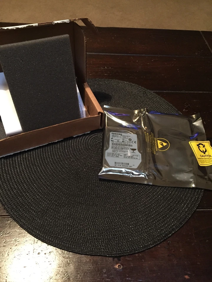 NEW TOSHIBA Hard Drive HDD2F24 625239-001 MK2561GSYN SATA (IN MFG PKG) - Image 2 of 4