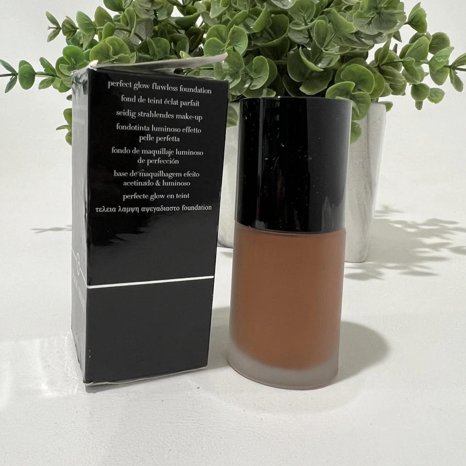 Giorgio Armani Luminous Silk Perfect Glow Flawless Foundation -11.5- 30ml/1fl.oz - Image 4 of 4