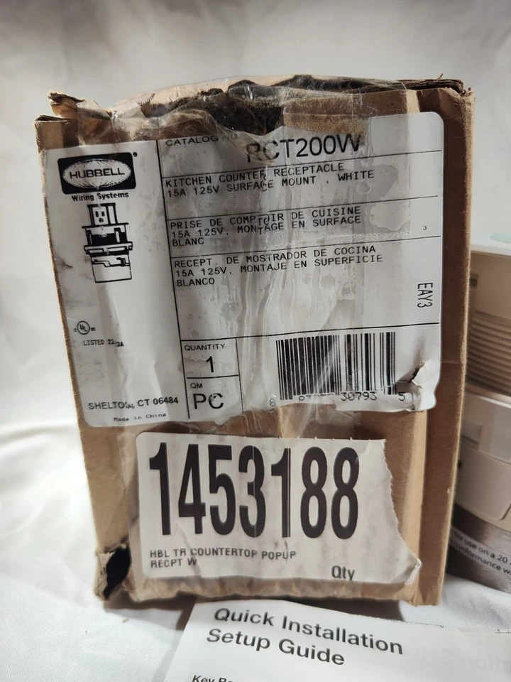 Receptáculo de encimera emergente resistente a manipulaciones HUBBELL RCT200W 15A 125V Foto 2 de 4