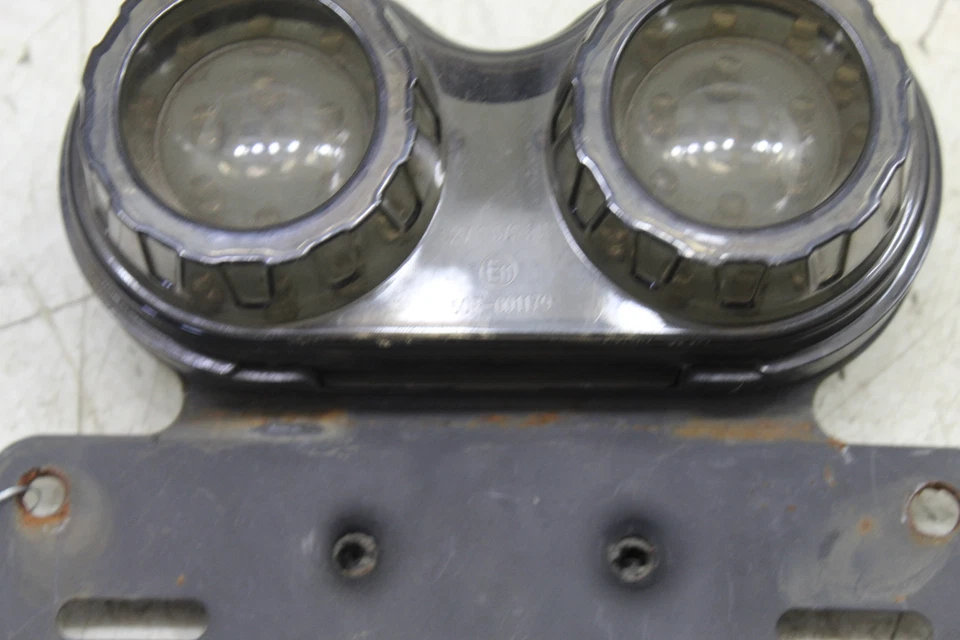 TRIUMPH AMERICA 2005 OEM LUZ TRASERA LUZ DE FRENO TRASERA LENTE AHUMADA B23D Foto 3 de 4