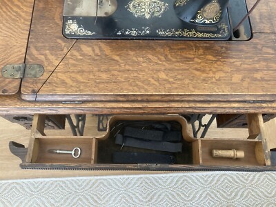 Vintage SINGER Sewing Machine Table & Sewing Machine | eBay