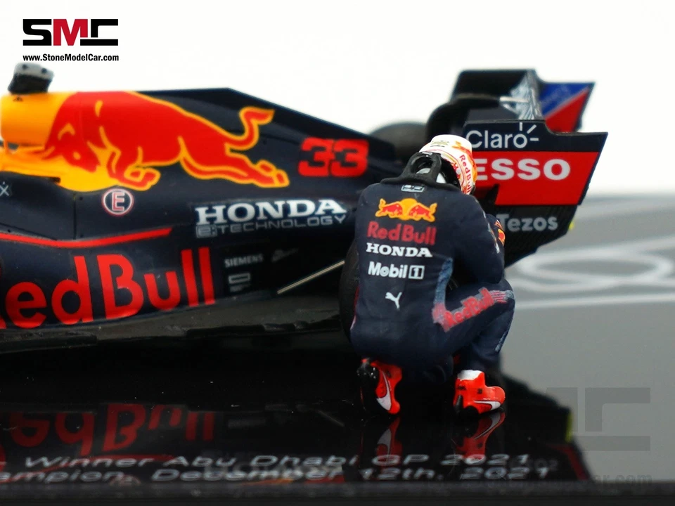 Red Bull RB16B Max Verstappen Abu Dhabi GP 2021 F1 World Champion 1:43 Spark SMC - Image 3 of 4