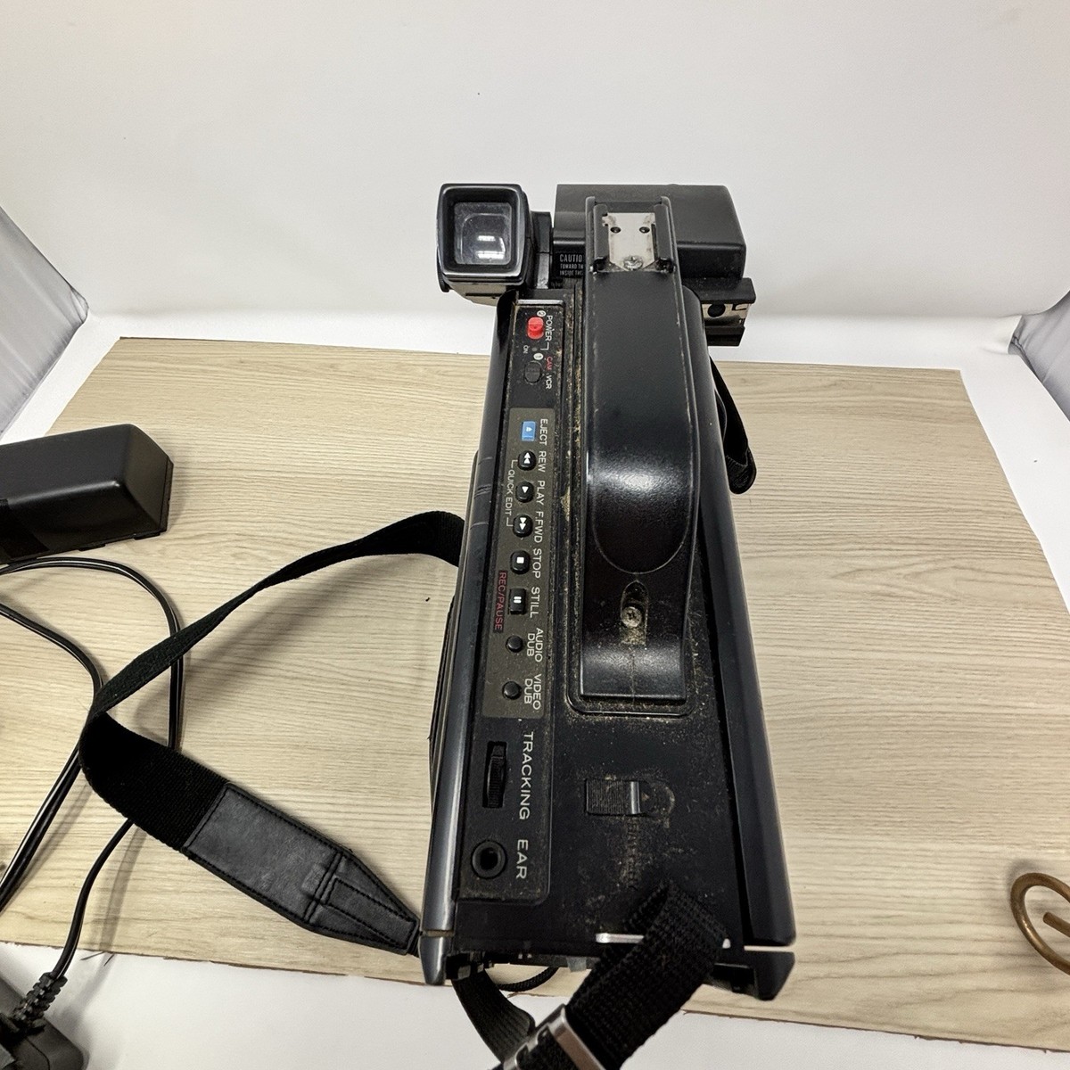 Hitachi CCD-II VHS Video Camcorder VM-2270A For parts Not working