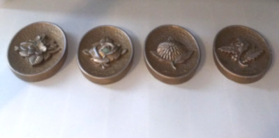 (4) VTG SEASONS PLASTER WALL PLAQUES DECORE (AUTUMN, WINTER, SPRING & SUMMER)