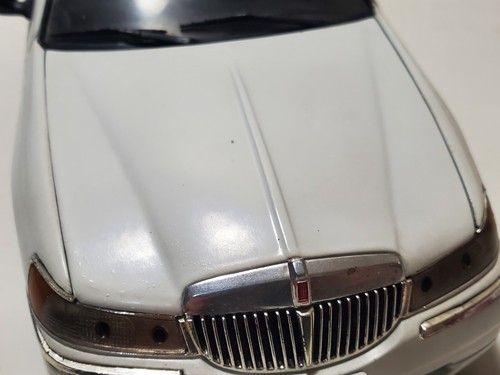 Sun Star 1999 Lincoln Town Car Stretch Limousine 1:18 Scale Diecast 2000 Model - Picture 7 of 15