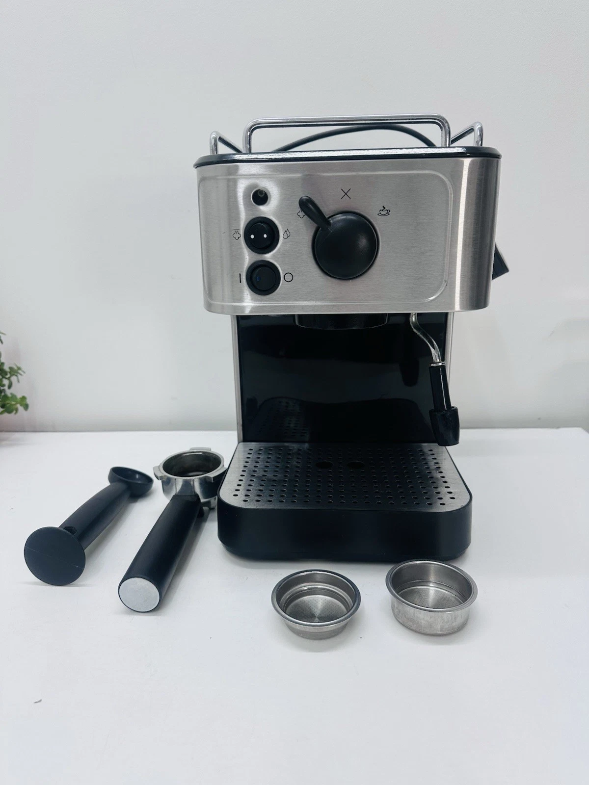 Russell Hobbs Model 18623 Coffee Allure Expresso Machine