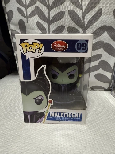 Funko Pop! Disney Maleficent #09 Vaulted Red Logo Vaulted Authentic w/ Hard Case