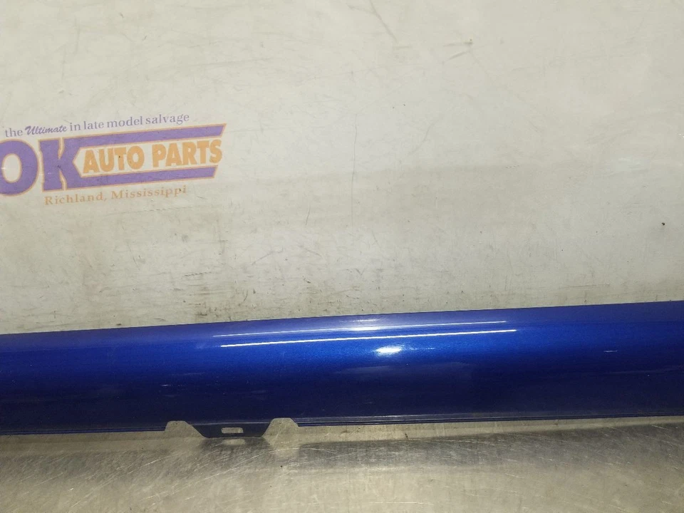 08 2008 VOLKSWAGEN VW R32 HATCHBACK ROCKER PANEL MOULDING BLUE LEFT DRIVER - Image 3 of 4