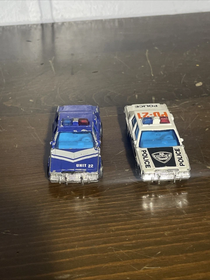 Lot Of 2 Vintage 1987 Matchbox Ford LTD Police Cars White Pd-22 And Blue Unit-22 - Image 2 of 4