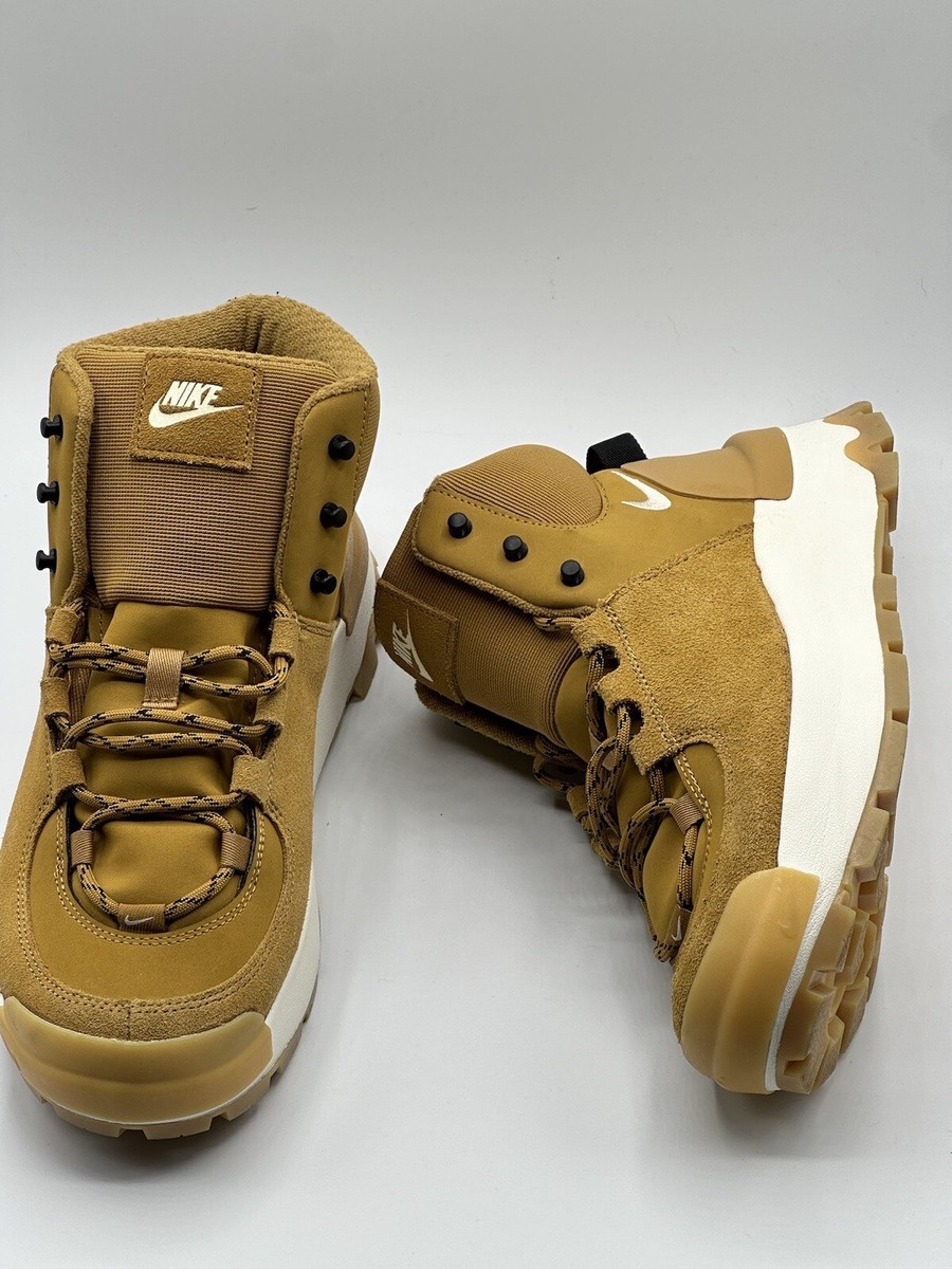 Women's Nike City Classic Boot Size 9 Wheat/Sail-Black