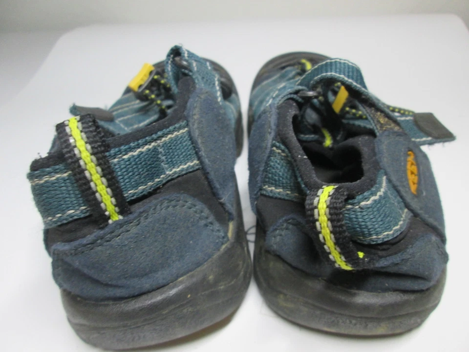 Sandalias de pescador Keen Youth talla 3 verde azulado impermeables gancho y bucle logotipo cómodo Foto 2 de 4