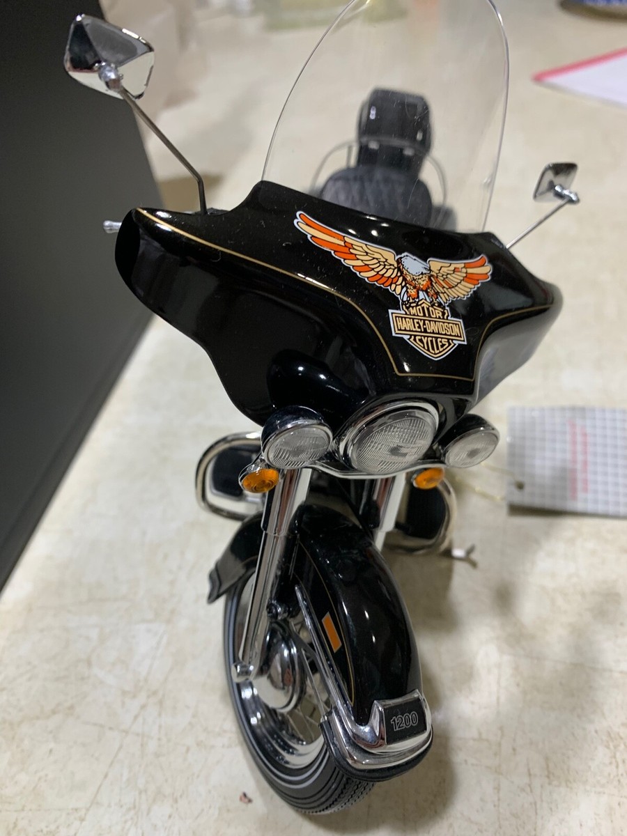 1976 Franklin Mint Harley Davidson Electra Glide in Display