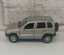 *BRAND NEW* Welly Diecast Chevrolet Chevy Niva Silver Truck 4.75 Inch
