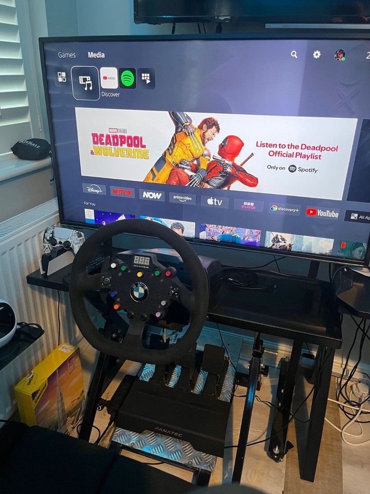 GT Ultimate Racing Simulator Cockpit Gaming Chair complete with Hitachi
