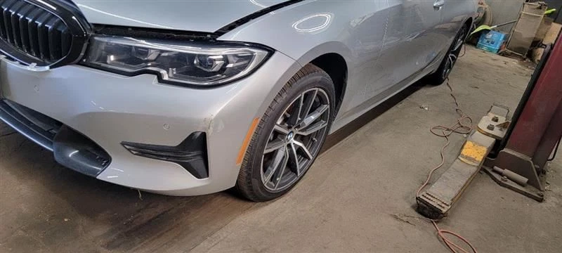 BMW 330i 2019 panel de cabezal Foto 4 de 4