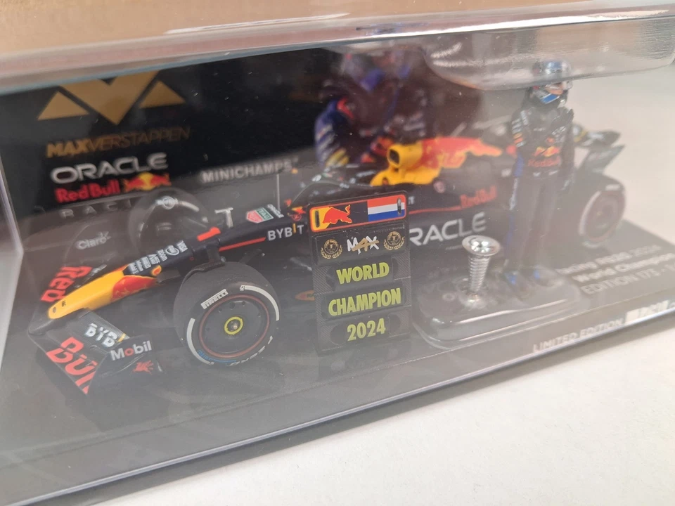 Minichamps Red Bull RB20 #1 Verstappen WC 2024 Las Vegas ED. 173 1/43 413242201 - Immagine 2 di 3