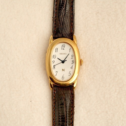 Vintage Seiko Noie 1F21-5B70 Gold Oval Baignoire Watch