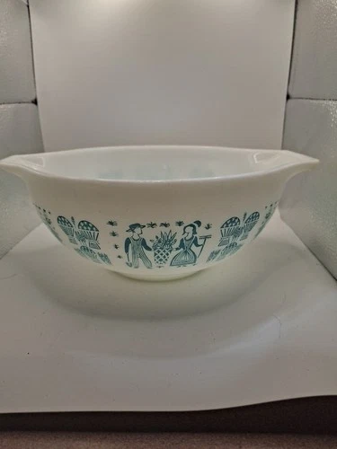 Pyrex Amish Butterprint Cinderella Mixing Bowl #443 2.5 Qt