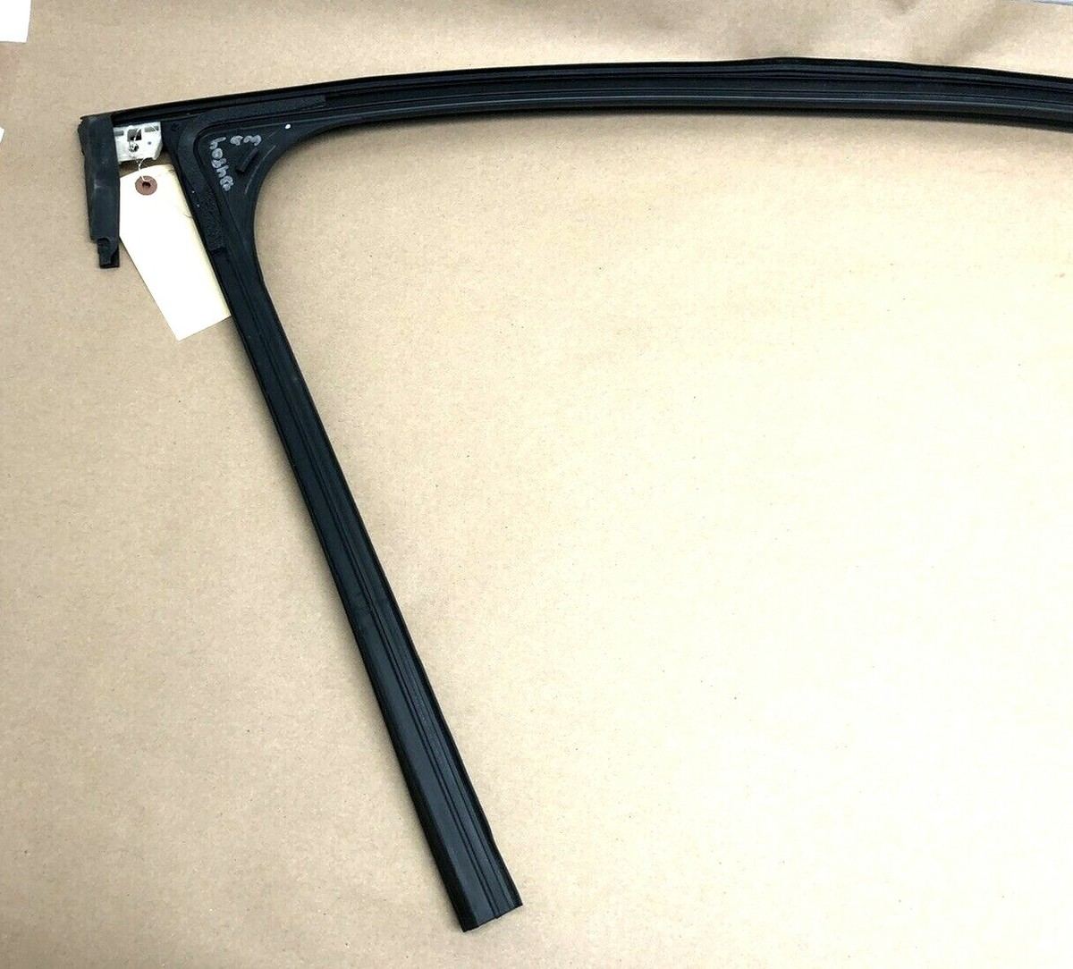 小物 LXK11 Chevrolet Equinox Front Left Side Fender Corner Molding