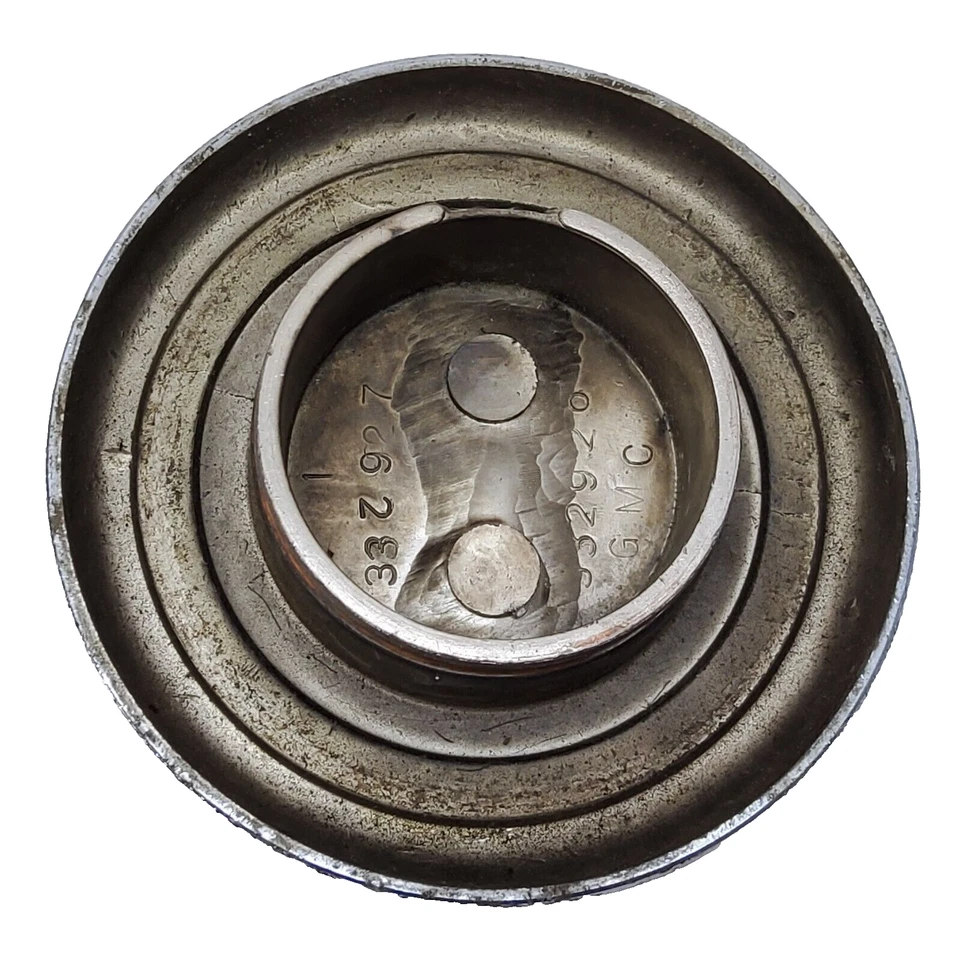 Botão de buzina de volante original de fábrica 67-75 GMC Truck And More 332927 - Imagem 2 de 4
