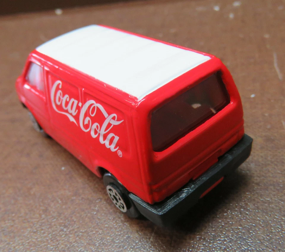 Edocar: VW Caravelle - Transporter "COCA COLA" Nuovo E Mai Utilizzato In OVP - Immagine 2 di 4