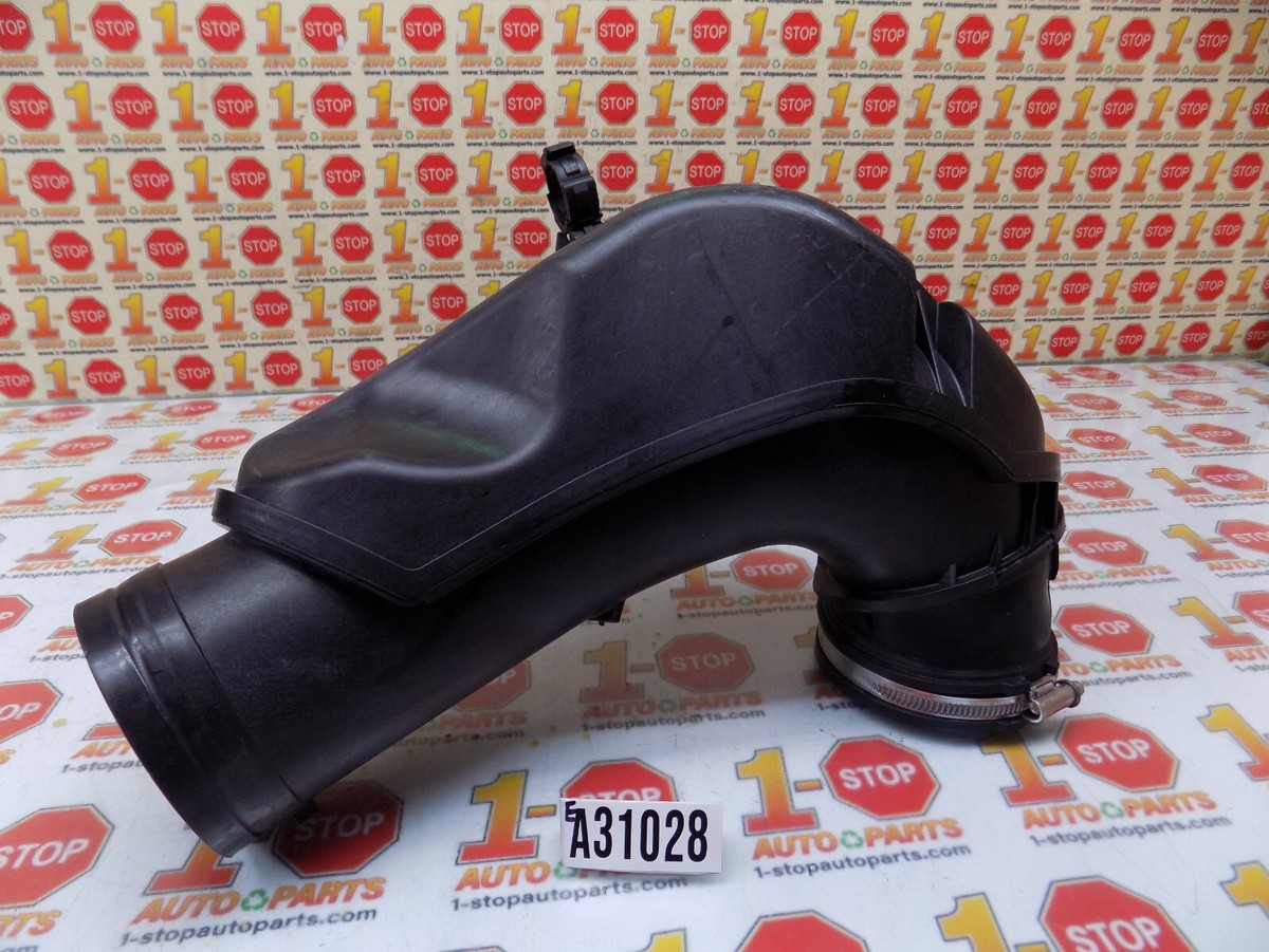 2012-2016 BME 328i 2.0L AIR INTAKE OUTLET TUBE 13-71-7-605